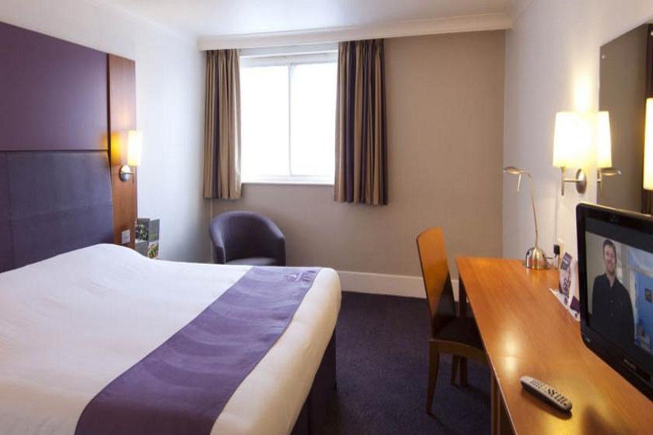 Premier Inn Glasgow Milngavie Exterior foto